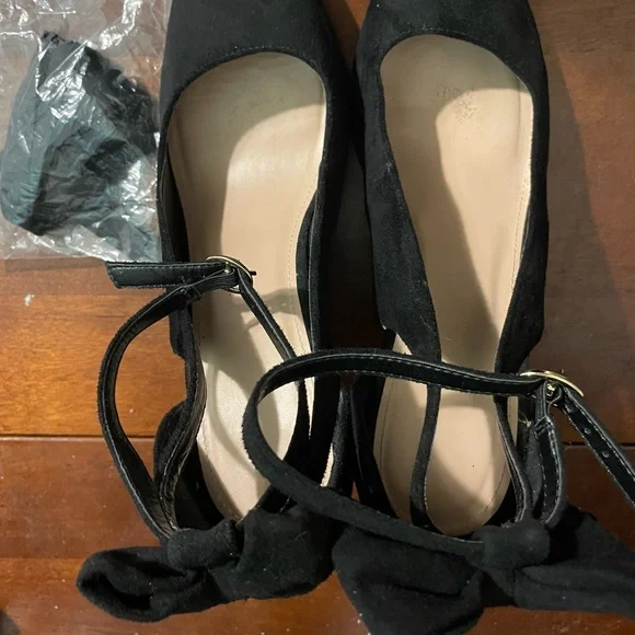 Black Suede Bow Pumps | Women’s Size 10 | Strap & Ribbon Options | Worn - Picture 2 of 7